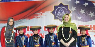 SD Muhammadiyah Birrul Walidain Kudus Dikunjungi Guru USA