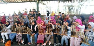 File Trip to Saung Angklung Mang Udjo