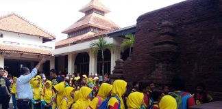 Siswa SD Muhammadiyah Birrul Walidain Berburu Sejarah di Kota Kretek